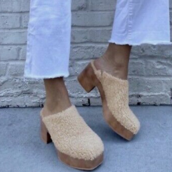 Vince Camuto Shoes - NEW Vince Camuto Women's Rimindel Faux Shearling
Platform Mule Cream - Size 9.5